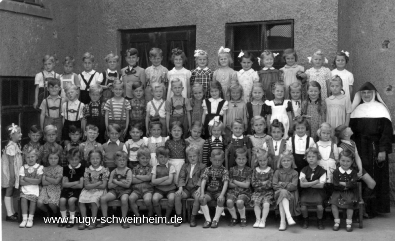 JG 1944/45 Kindergarten Schwester Birina