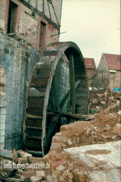 Dorfmühle 1977 Abriss 08 Mühlrad